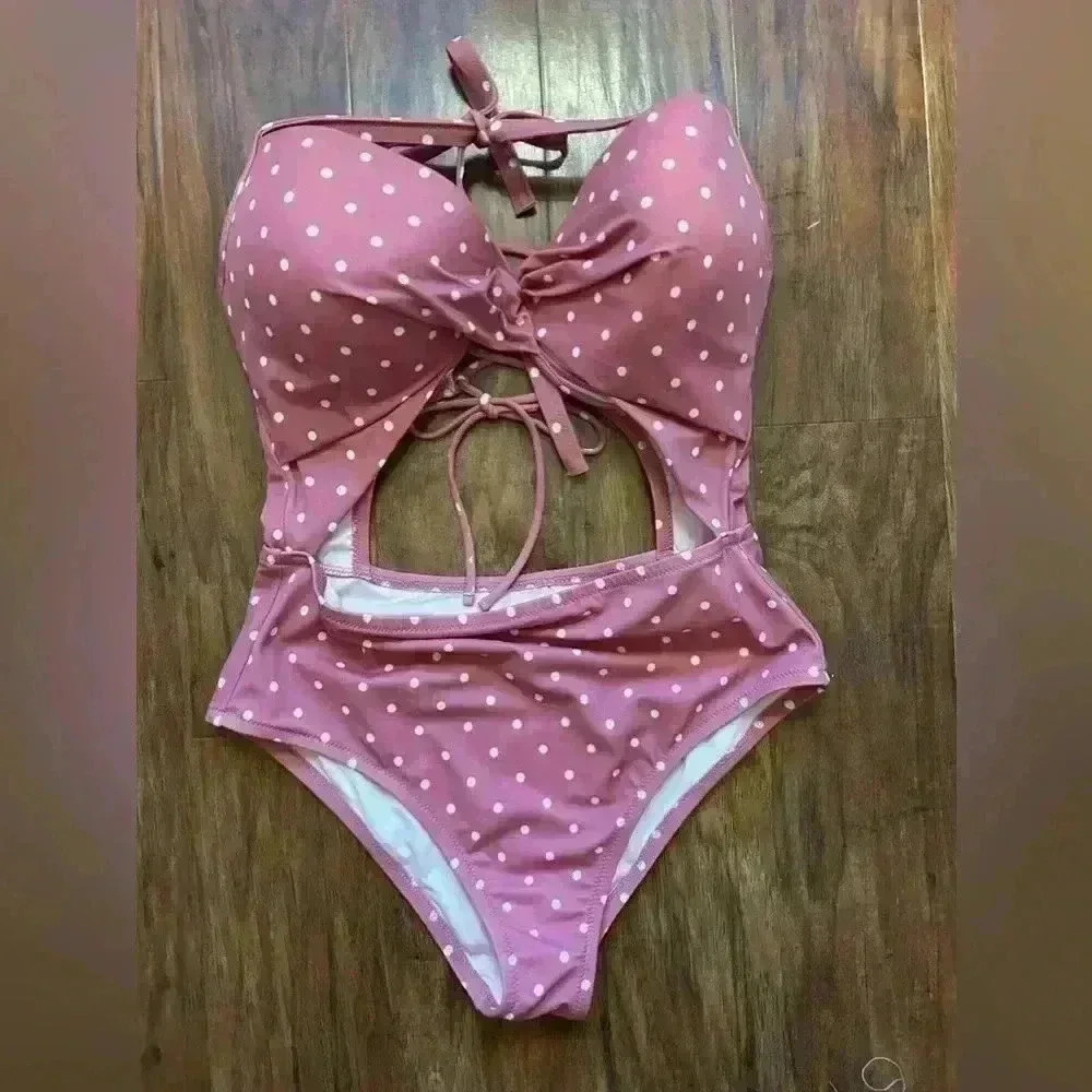 Shade and Shores Pink and White Polka Dot Swimsuit 🩱